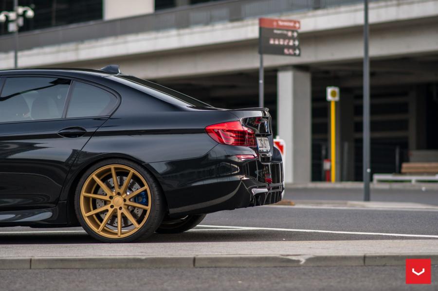 Детали экстерьера BMW M5 on Vossen Wheels (VFS1) 2017 года  (фото 16 из 29)